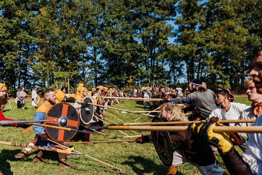 Spear line clash at Farm Wars